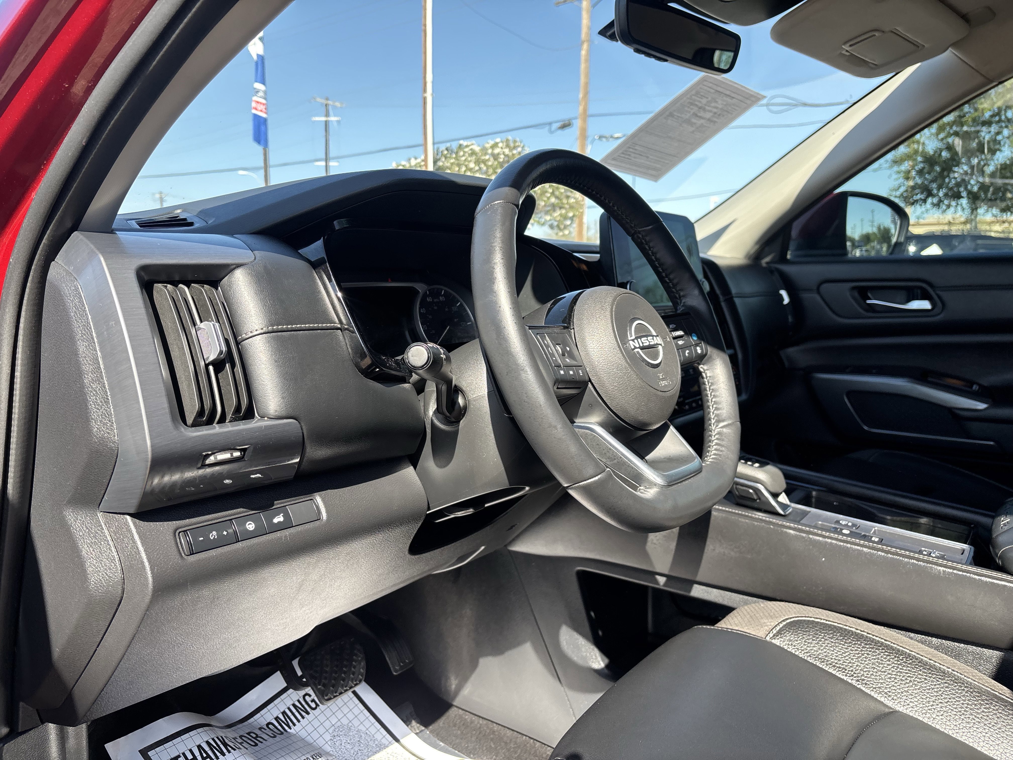 Used 2023 Nissan Pathfinder SL image 12