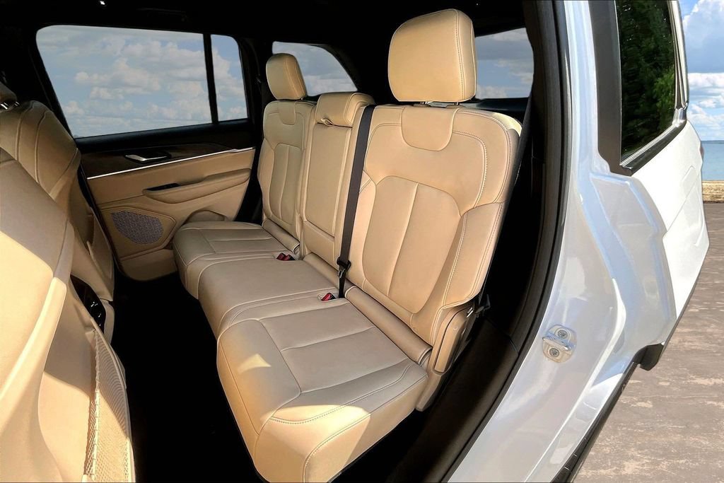 Used 2023 Jeep Grand Cherokee Limited RWD image 23