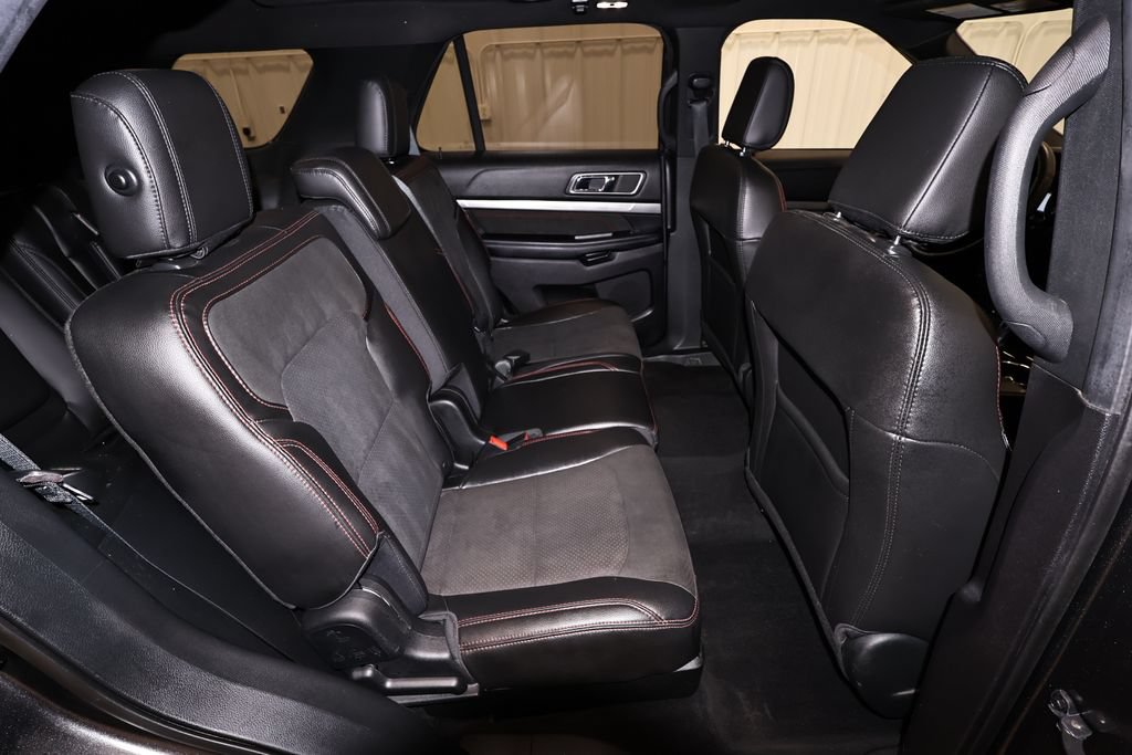 Certified 2018 Ford Explorer XLT w/ Equipment Group 202A AWD/4WD image 17