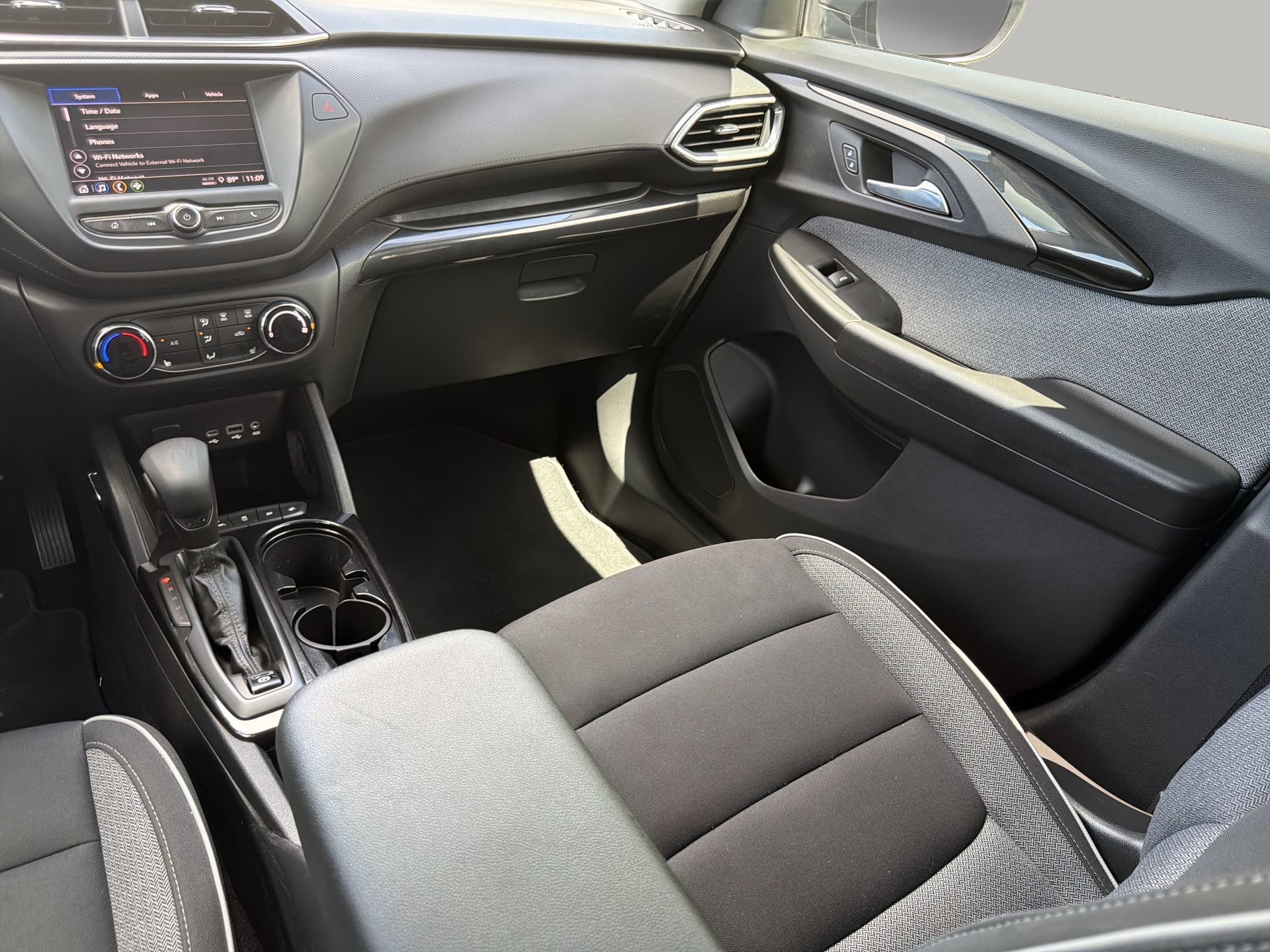 Used 2022 Chevrolet TrailBlazer LT FWD image 49