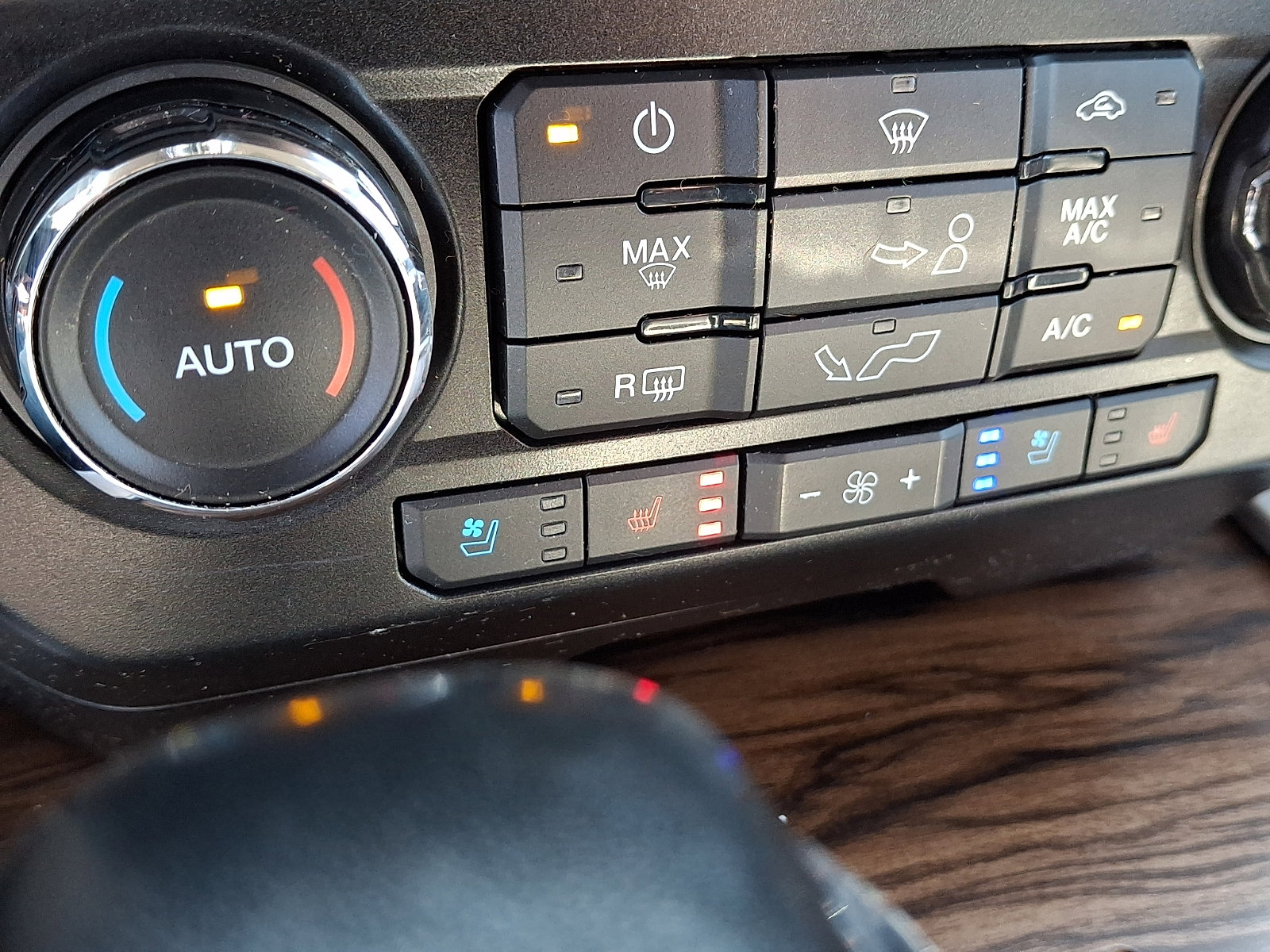 Certified 2019 Ford F150 Lariat image 26