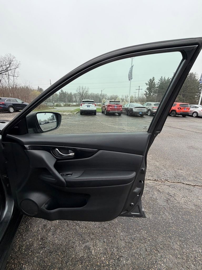 Used 2018 Nissan Rogue SL AWD/4WD image 17