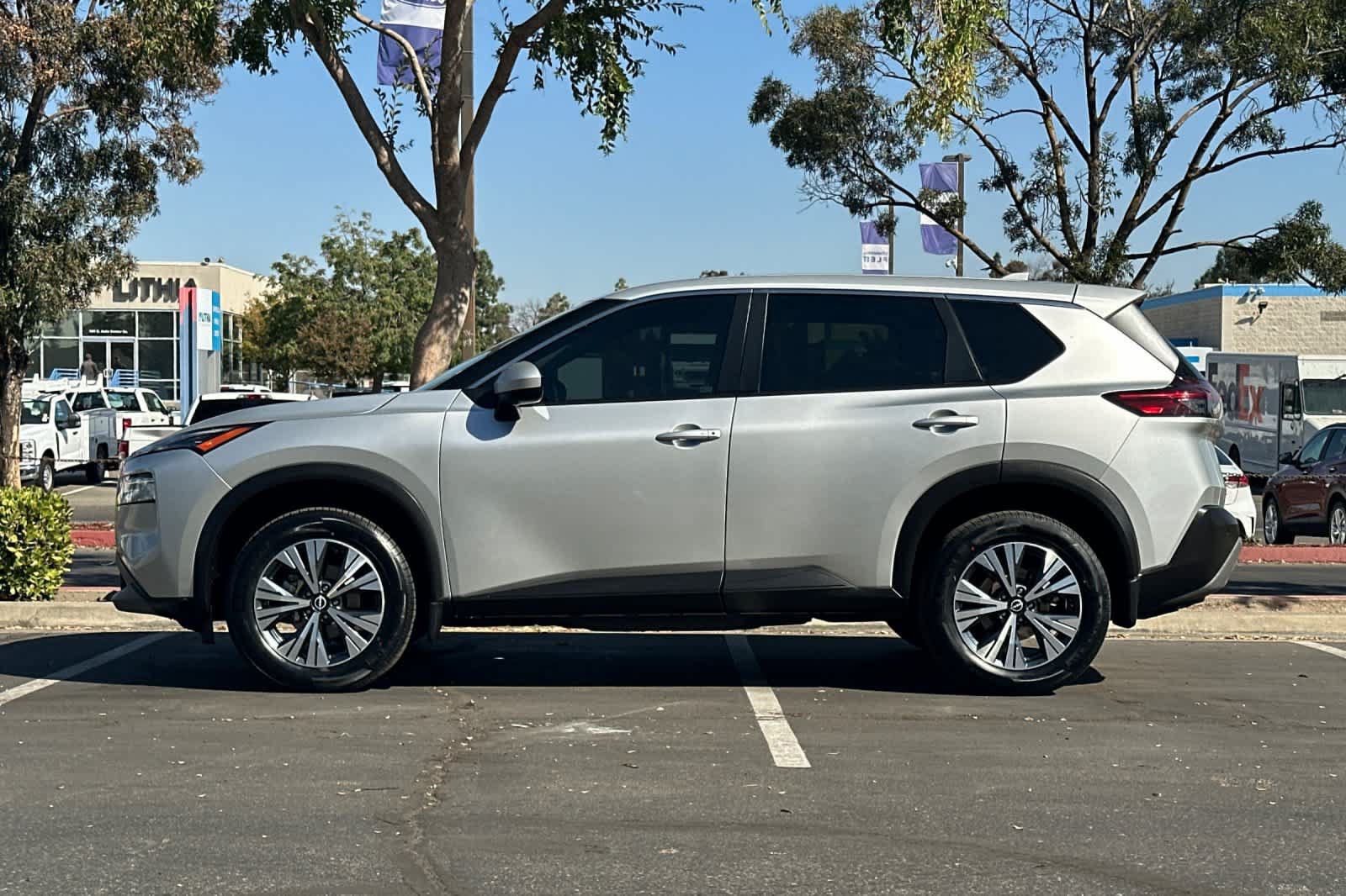 Used 2023 Nissan Rogue SV AWD/4WD image 6