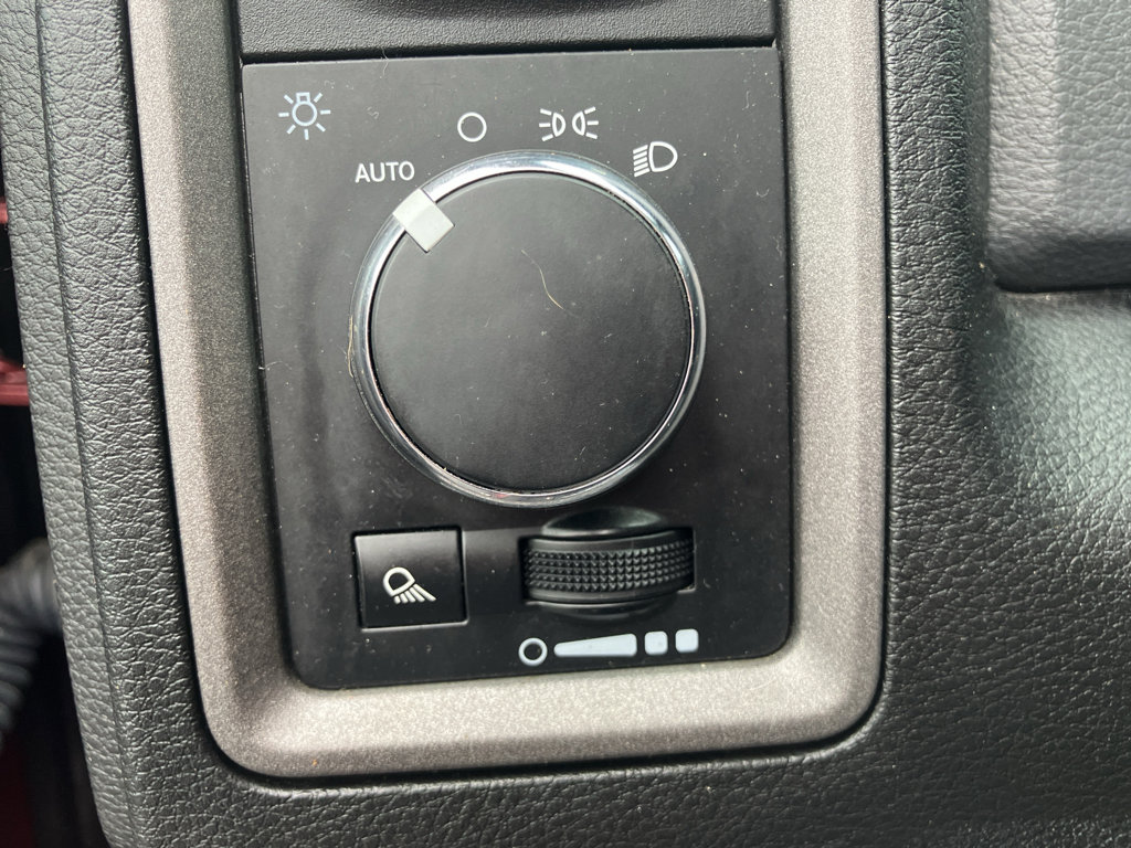 Used 2018 RAM 1500 Express image 21