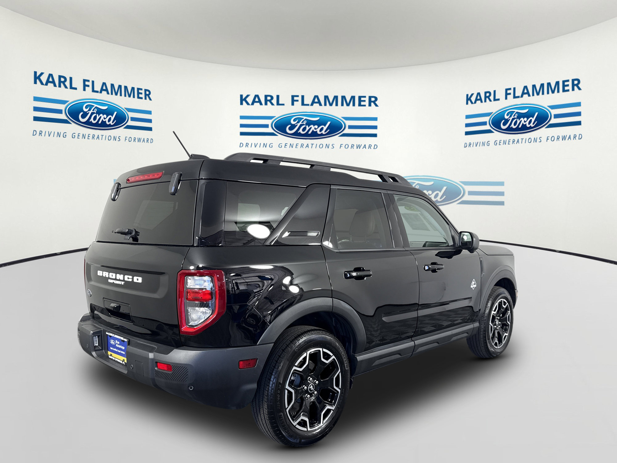 Certified 2025 Ford Bronco Sport Outer Banks w/ Outer Banks Tech Package+ AWD/4WD image 3