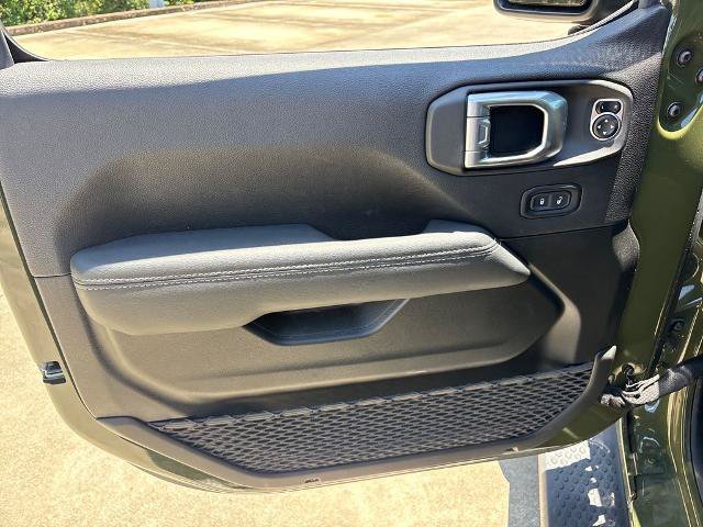 Used 2023 Jeep Wrangler Rubicon w/ LED Lighting Group AWD/4WD image 15