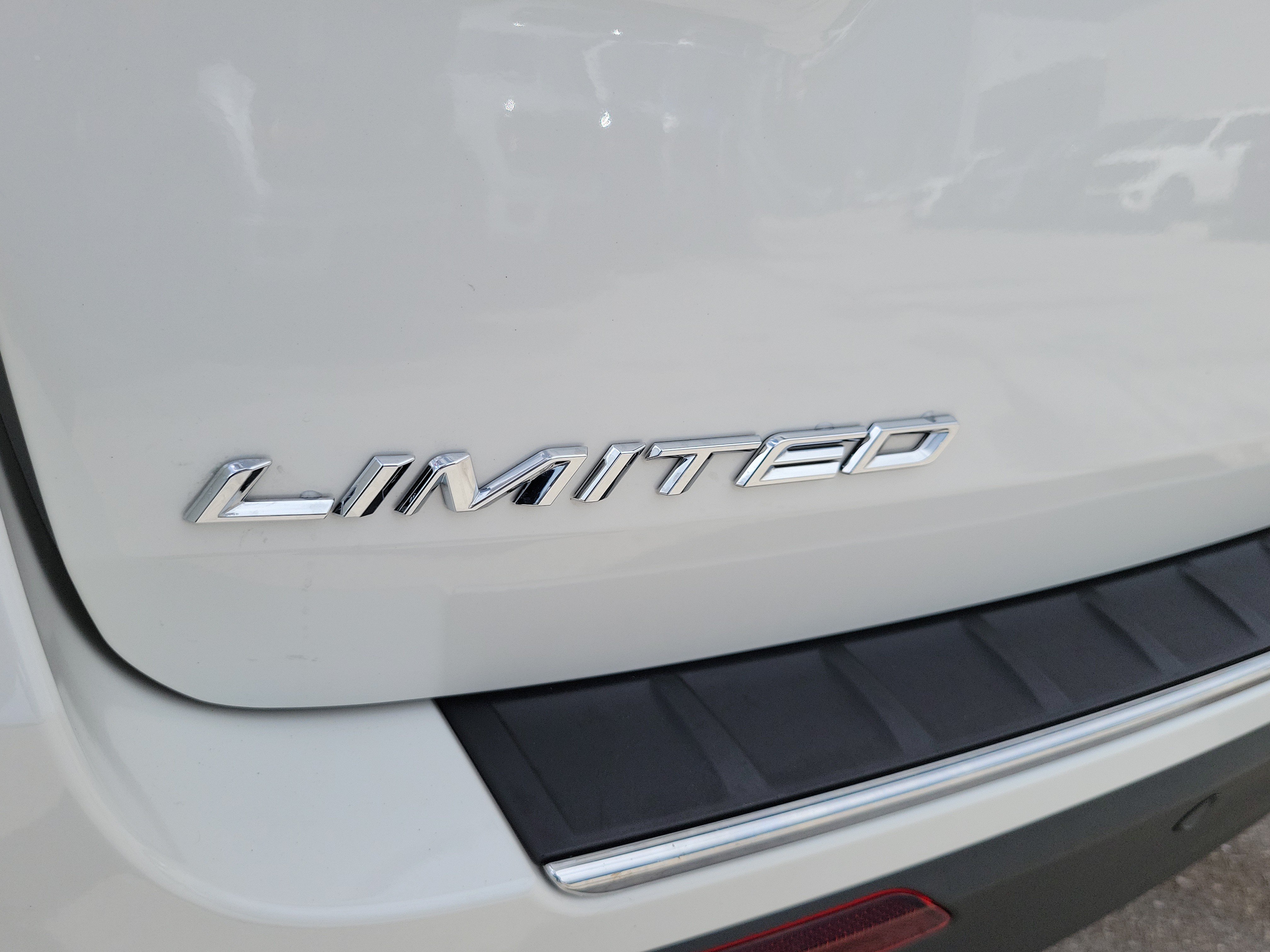 Certified 2023 Ford Explorer Limited w/ Limited Technology Package RWD image 33