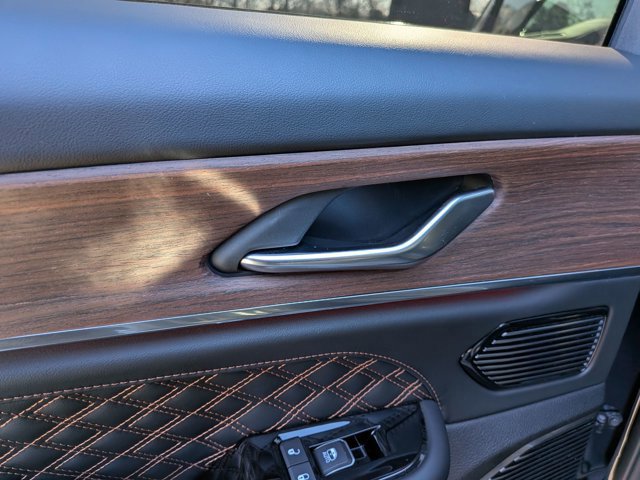 Used 2023 Jeep Grand Cherokee L Summit w/ High Altitude Package image 28