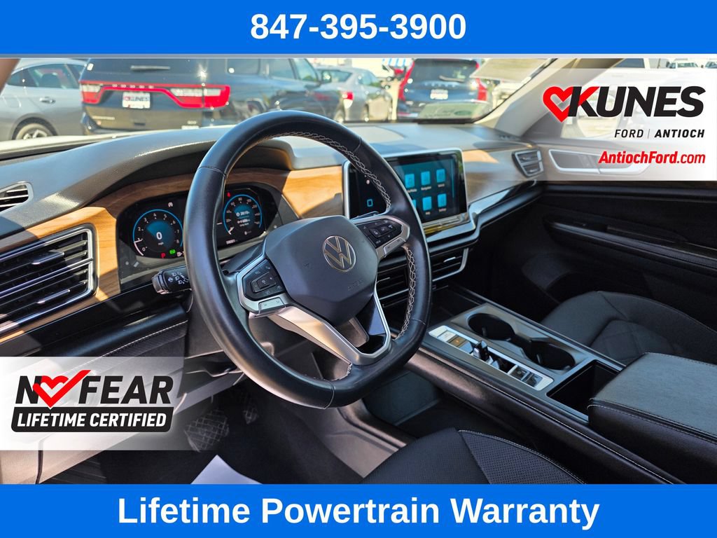 Used 2024 Volkswagen Atlas SE AWD/4WD image 16