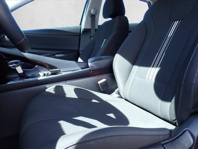 Used 2022 Hyundai Elantra SEL w/ Convenience Package FWD image 10
