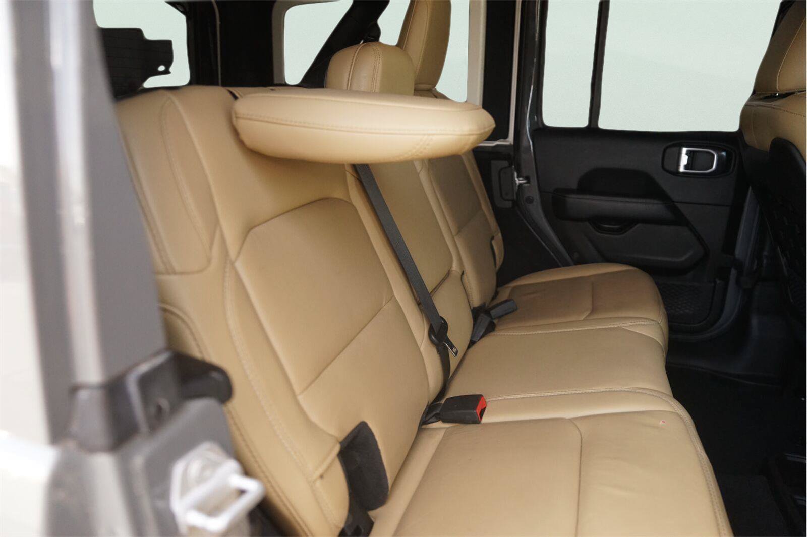 Used 2019 Jeep Wrangler Unlimited Rubicon AWD/4WD image 16