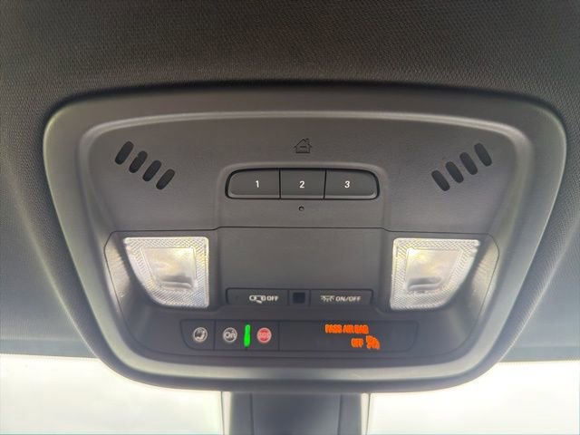 Used 2023 Chevrolet Traverse LT image 40