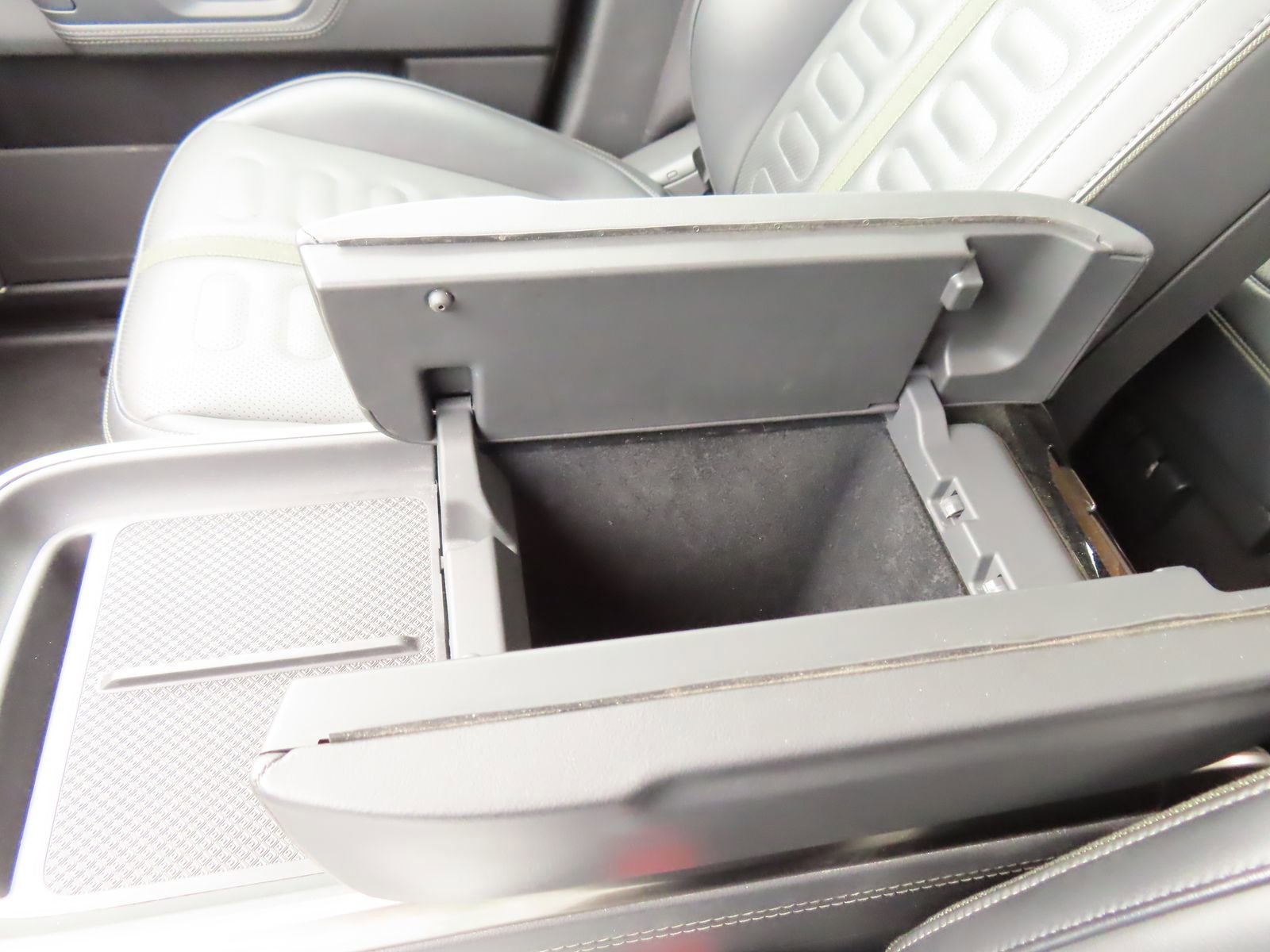 Used 2025 Rivian R1T Adventure image 28