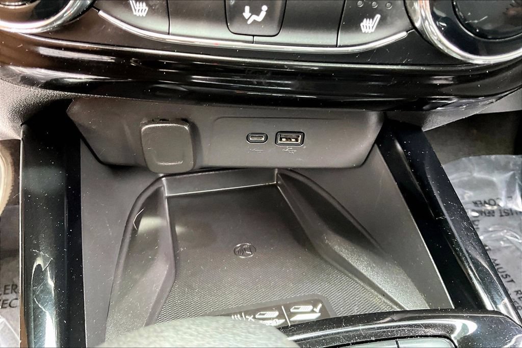 Used 2025 Chevrolet Trax RS w/ Sunroof Package FWD image 27