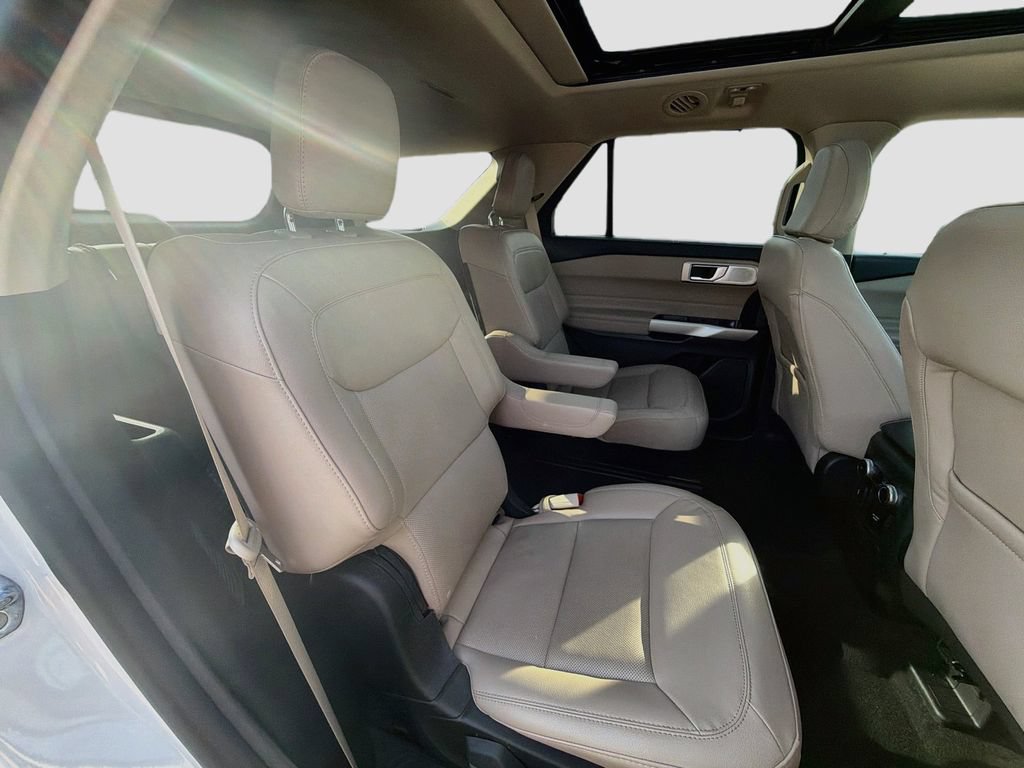 Certified 2023 Ford Explorer Limited w/ Limited Technology Package AWD/4WD image 32