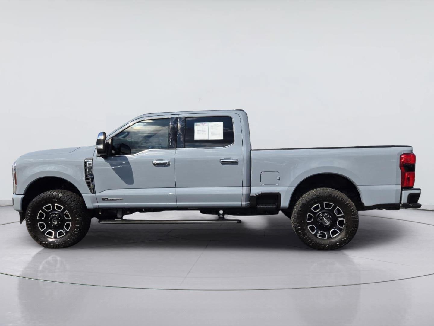 Certified 2024 Ford F250 Platinum w/ FX4 Off-Road Package AWD/4WD image 5