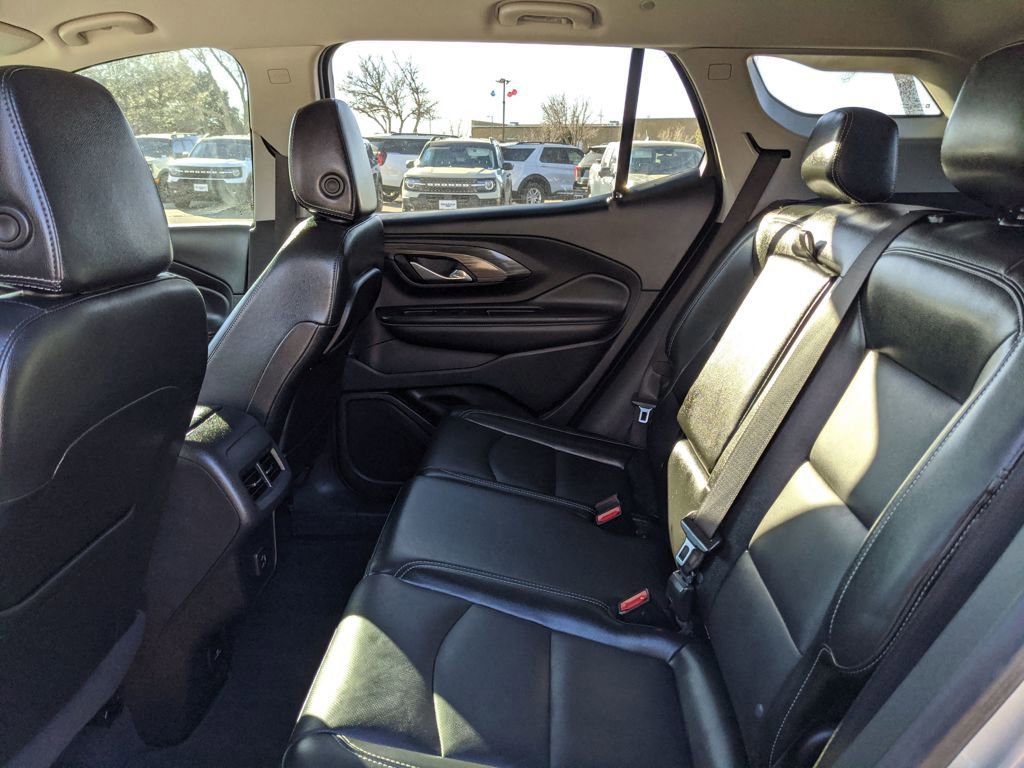Used 2024 GMC Terrain SLT image 23