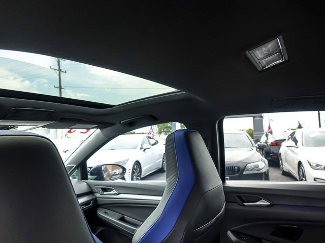 Used 2025 Volkswagen Golf AWD/4WD image 16