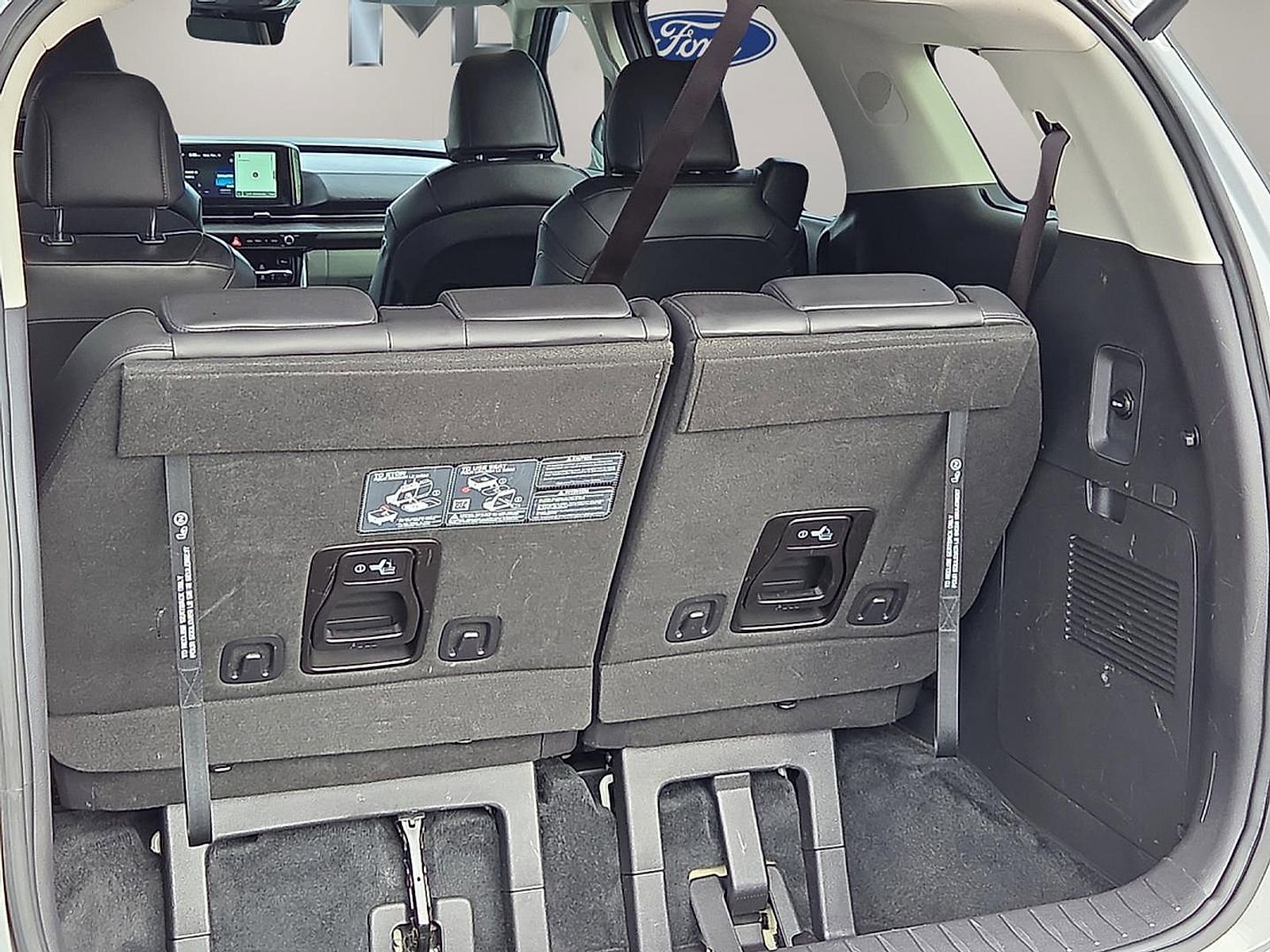 Used 2023 Kia Carnival EX image 8