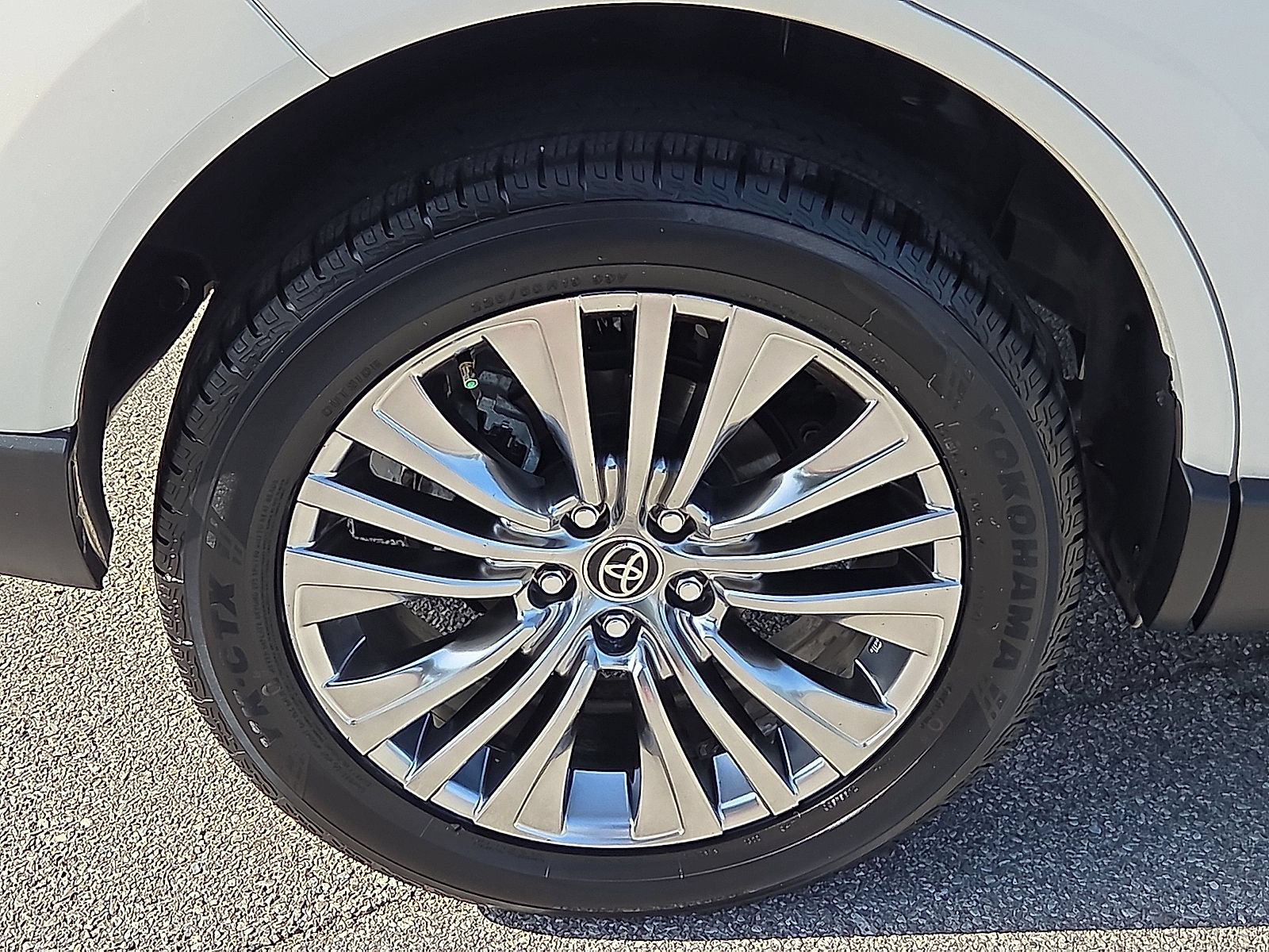 Used 2021 Toyota Venza Limited AWD/4WD image 7