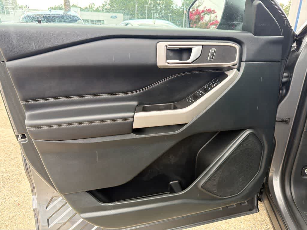 Certified 2024 Ford Explorer XLT AWD/4WD image 11