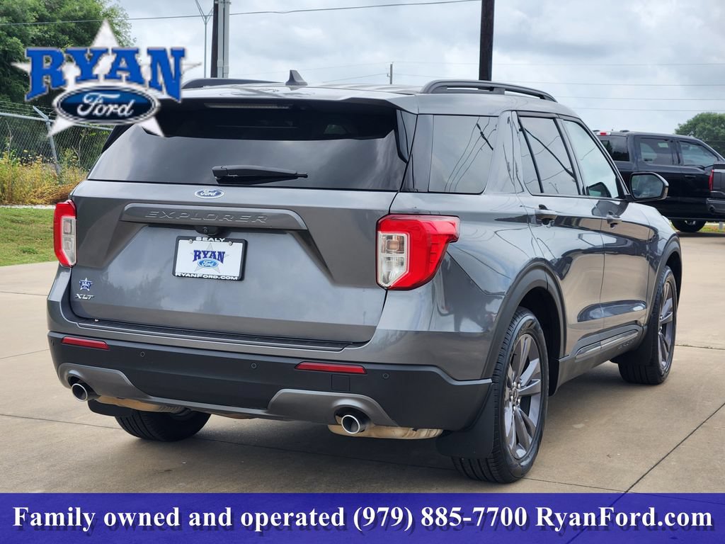 Certified 2022 Ford Explorer XLT w/ Equipment Group 202A RWD image 3