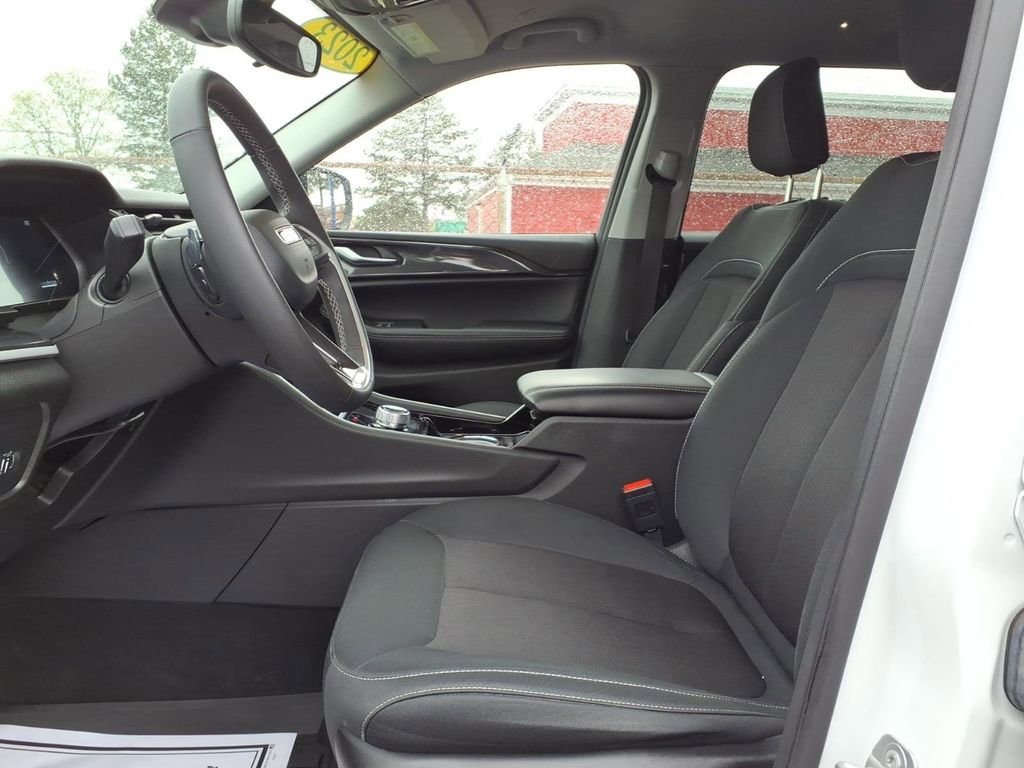 Used 2023 Jeep Grand Cherokee L Laredo w/ Luxury Tech Group I AWD/4WD image 16