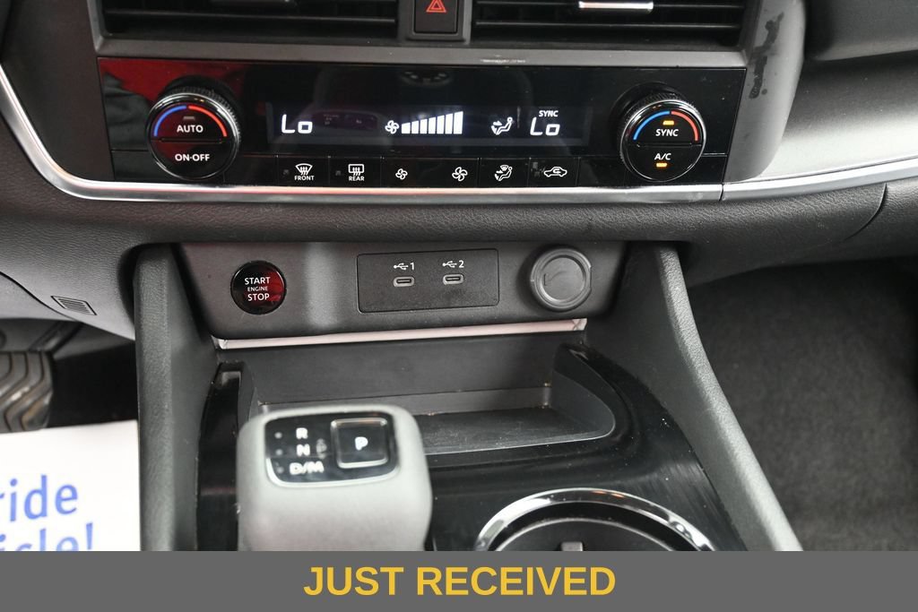 Used 2024 Nissan Rogue SV AWD/4WD image 11