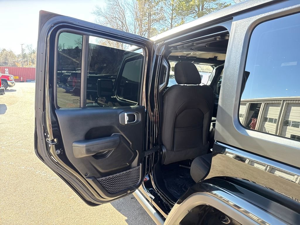 Used 2023 Jeep Wrangler Unlimited Rubicon w/ Cold Weather Group image 17