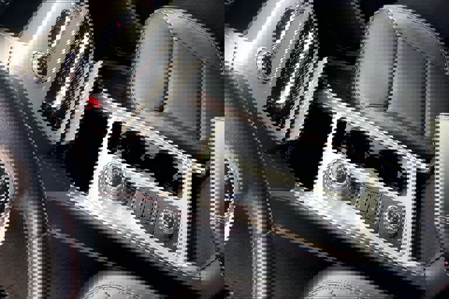 Certified 2022 Ford Explorer XLT w/ Equipment Group 202A image 16