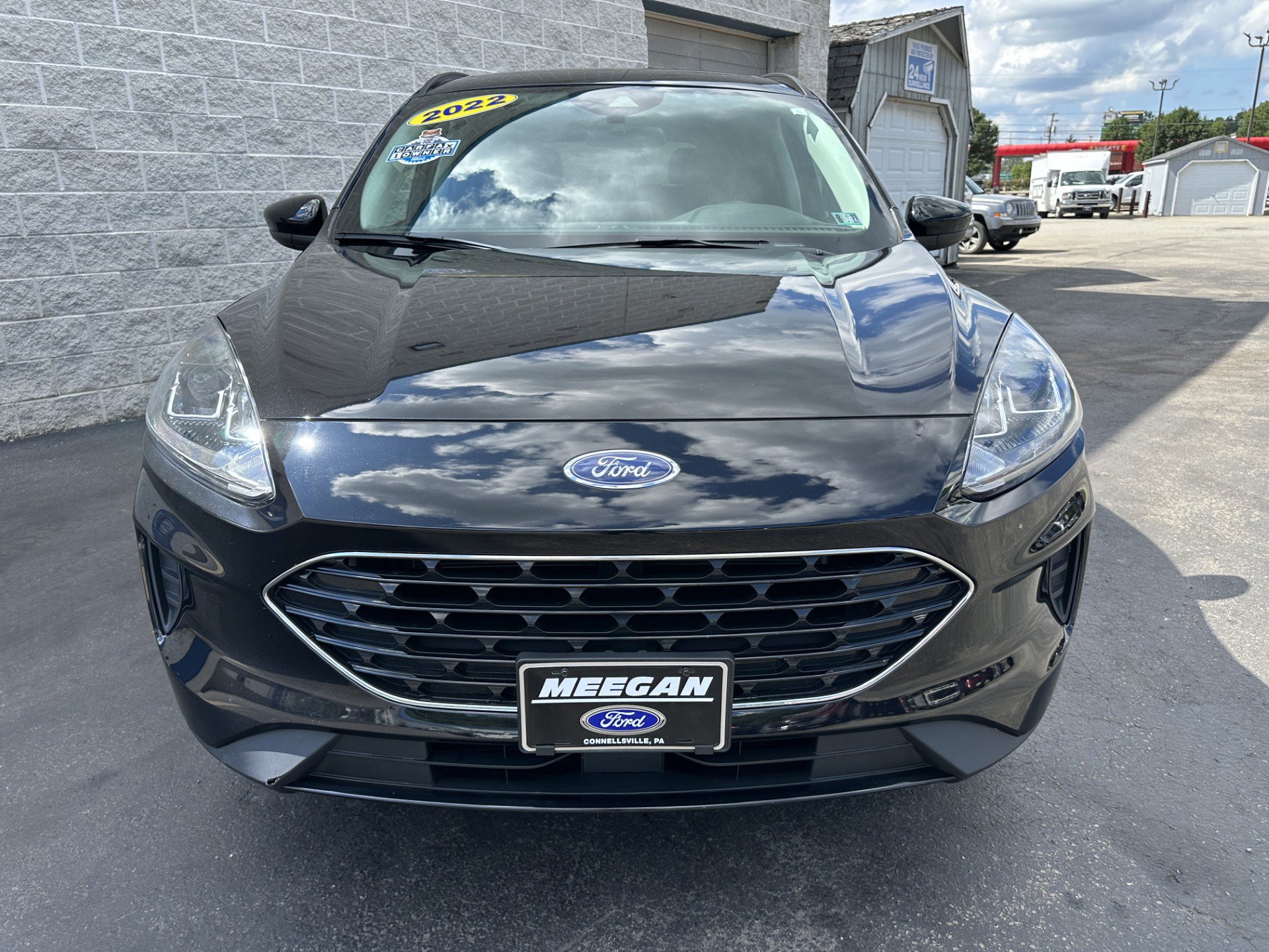 Certified 2022 Ford Escape SE w/ SE Sport Appearance Package AWD/4WD image 3