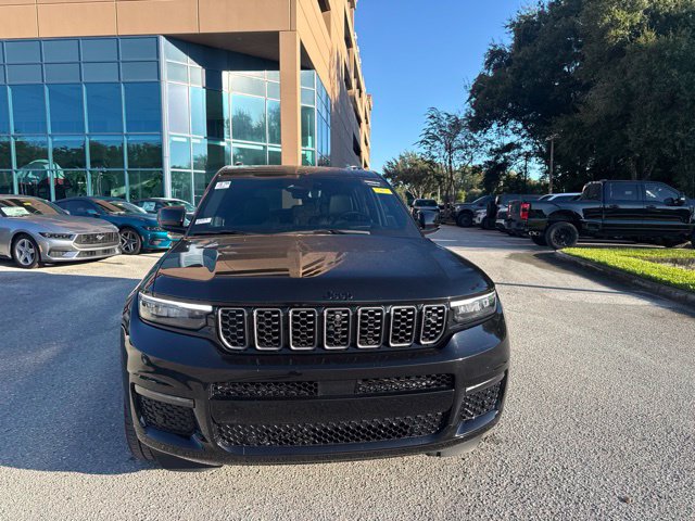 Used 2025 Jeep Grand Cherokee L Summit w/ Advanced Protech Group IV AWD/4WD image 11