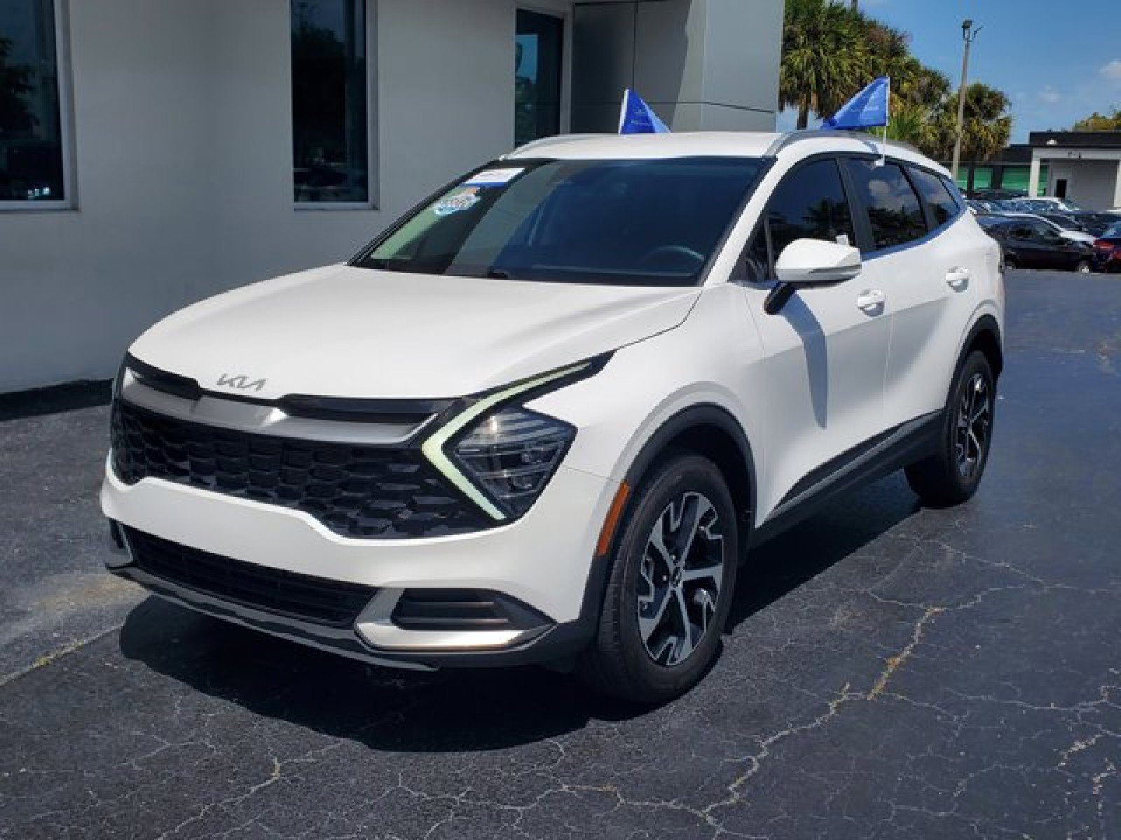 Used 2024 Kia Sportage EX image 3