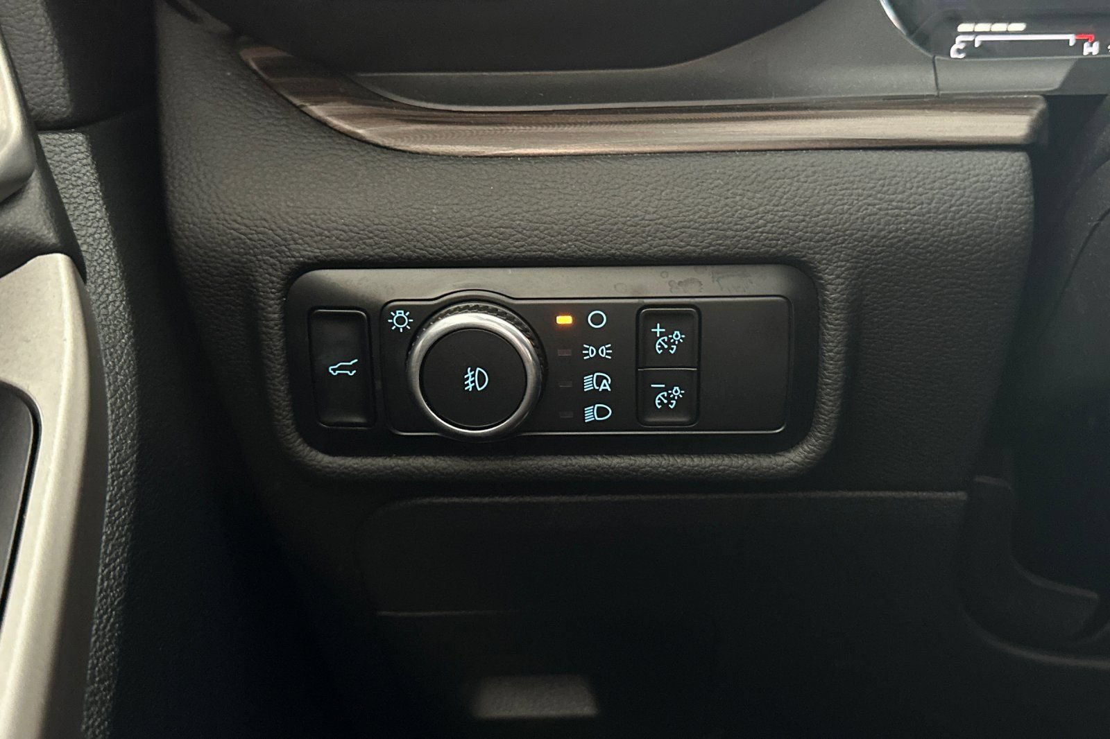 Certified 2024 Ford Explorer Limited AWD/4WD image 30