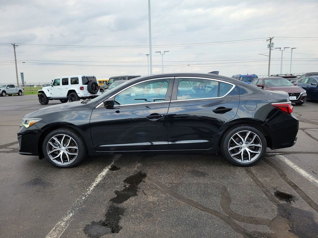 Used 2019 Acura ILX w/ Technology Package image 2