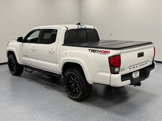 Used 2019 Toyota Tacoma TRD Sport AWD/4WD image 9