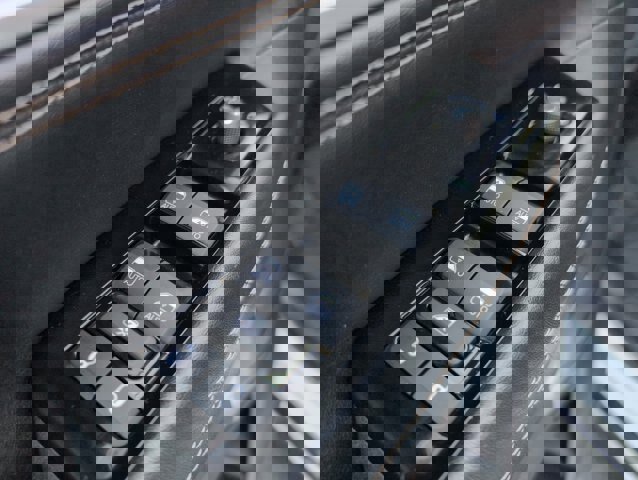 Used 2024 Jeep Wagoneer L Series II image 13