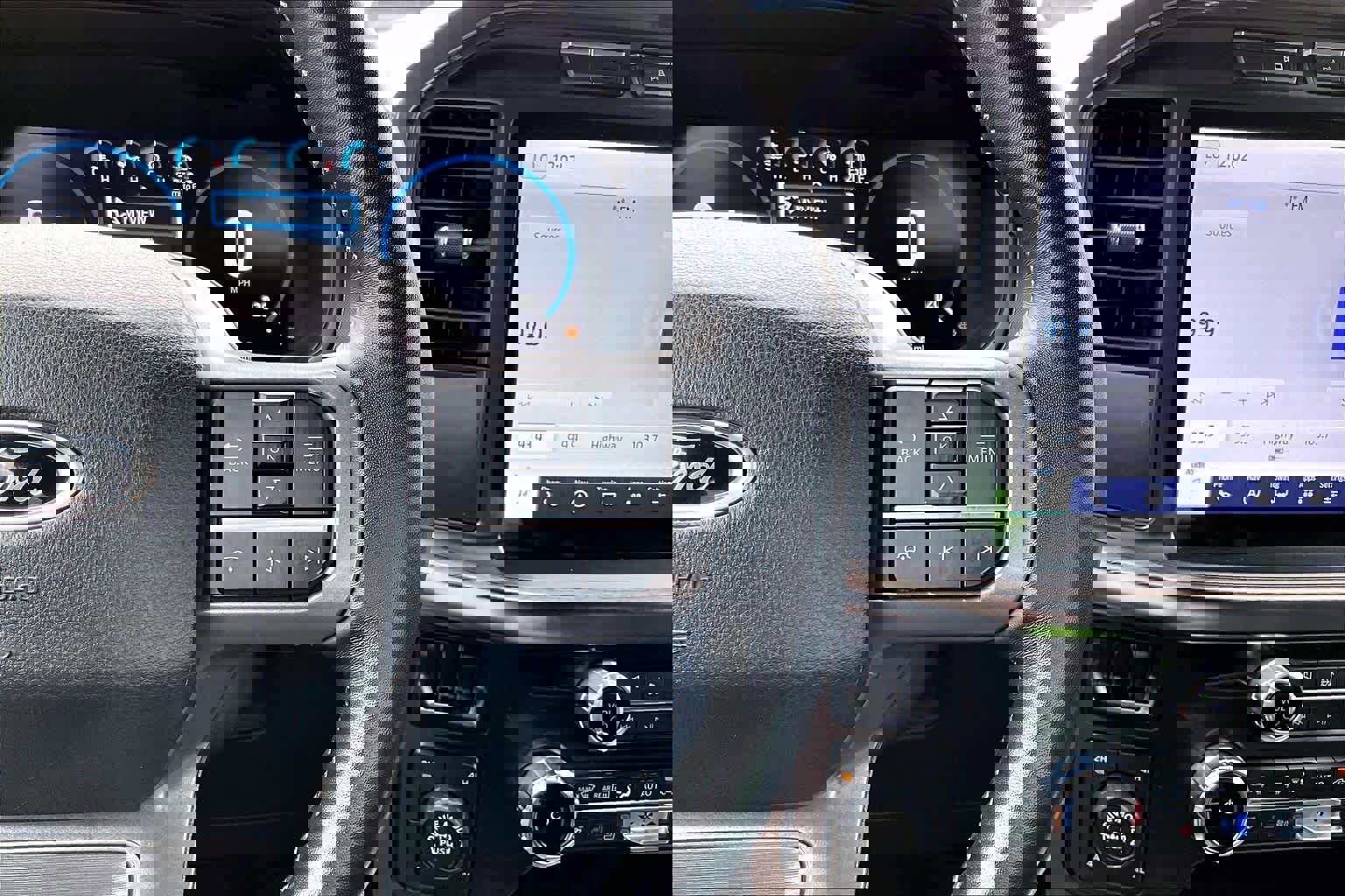 Certified 2022 Ford F150 Lariat w/ Equipment Group 502A High image 26