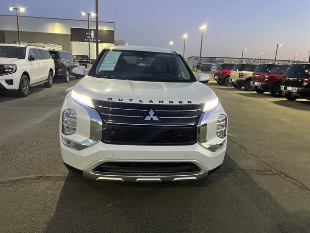 Used 2022 Mitsubishi Outlander SE FWD image 2