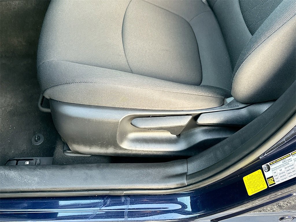 Used 2022 Toyota Corolla LE image 10