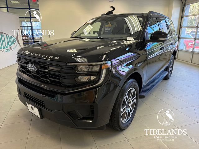 Certified 2025 Ford Expedition Active RWD image 4