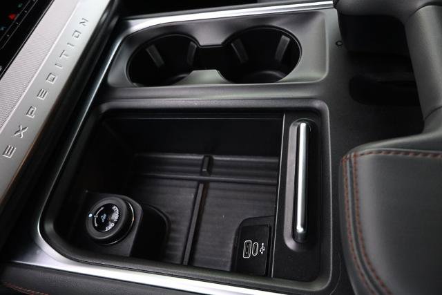 Certified 2025 Ford Expedition Active image 33