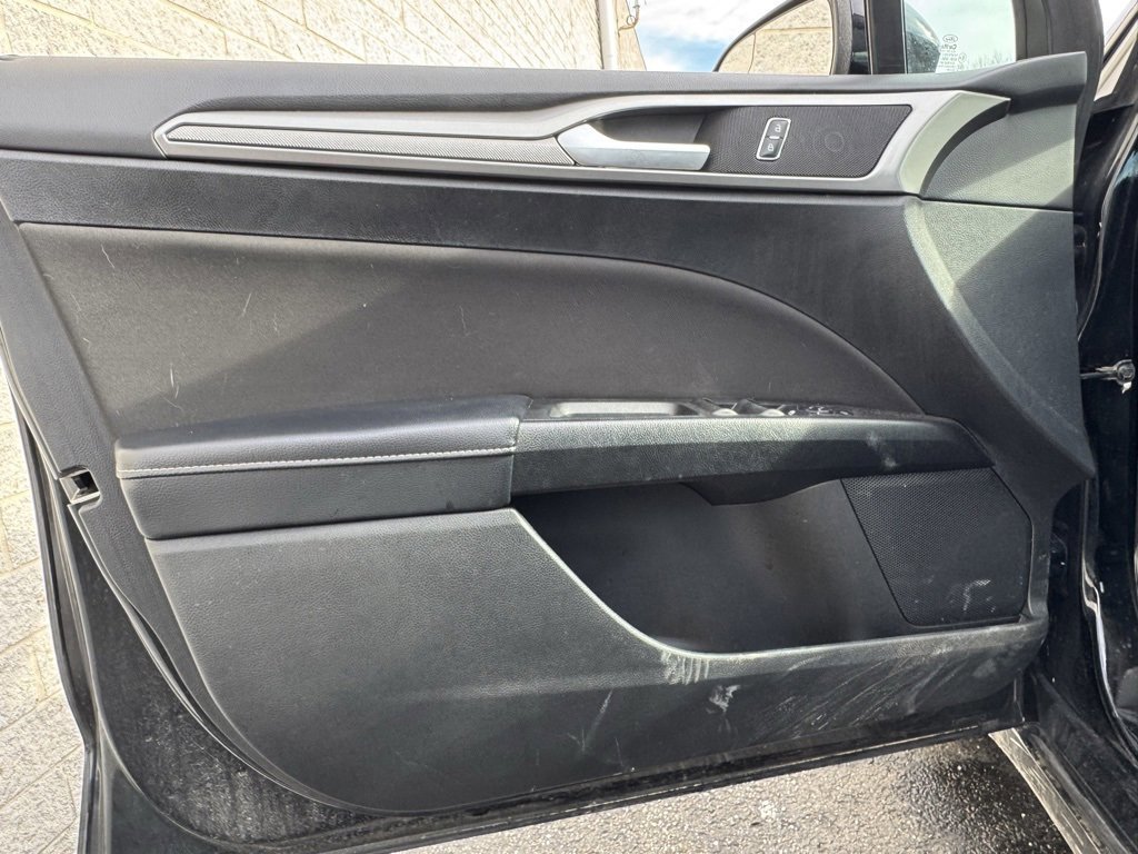 Certified 2018 Ford Fusion SE w/ Fusion SE Technology Package image 11