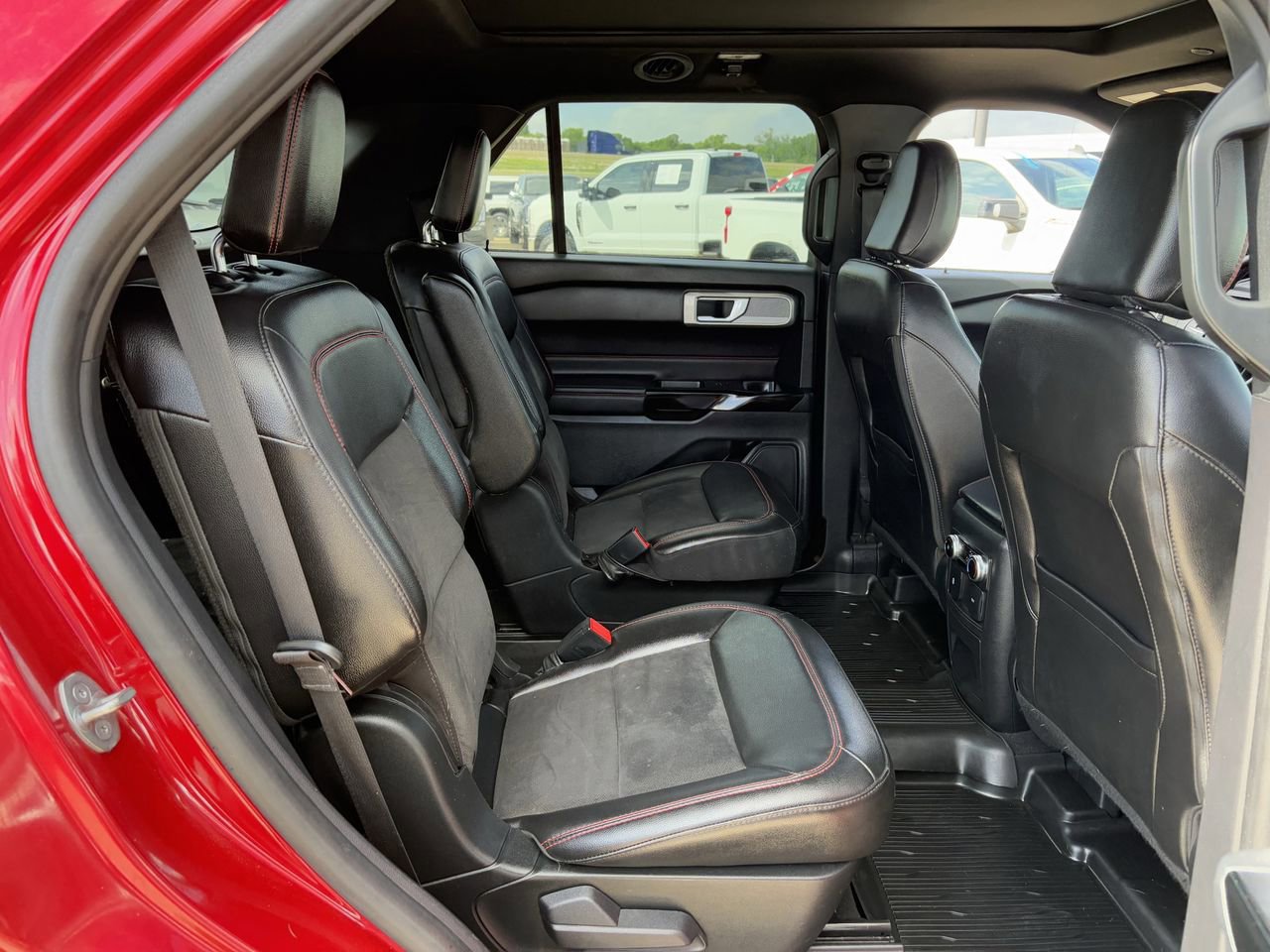 Certified 2022 Ford Explorer ST-Line w/ Class IV Trailer Tow Package image 29