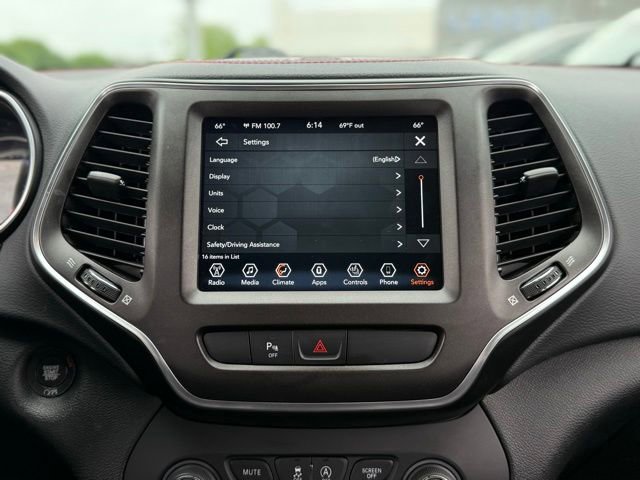 Used 2020 Jeep Cherokee Trailhawk w/ Cold Weather Group AWD/4WD image 22