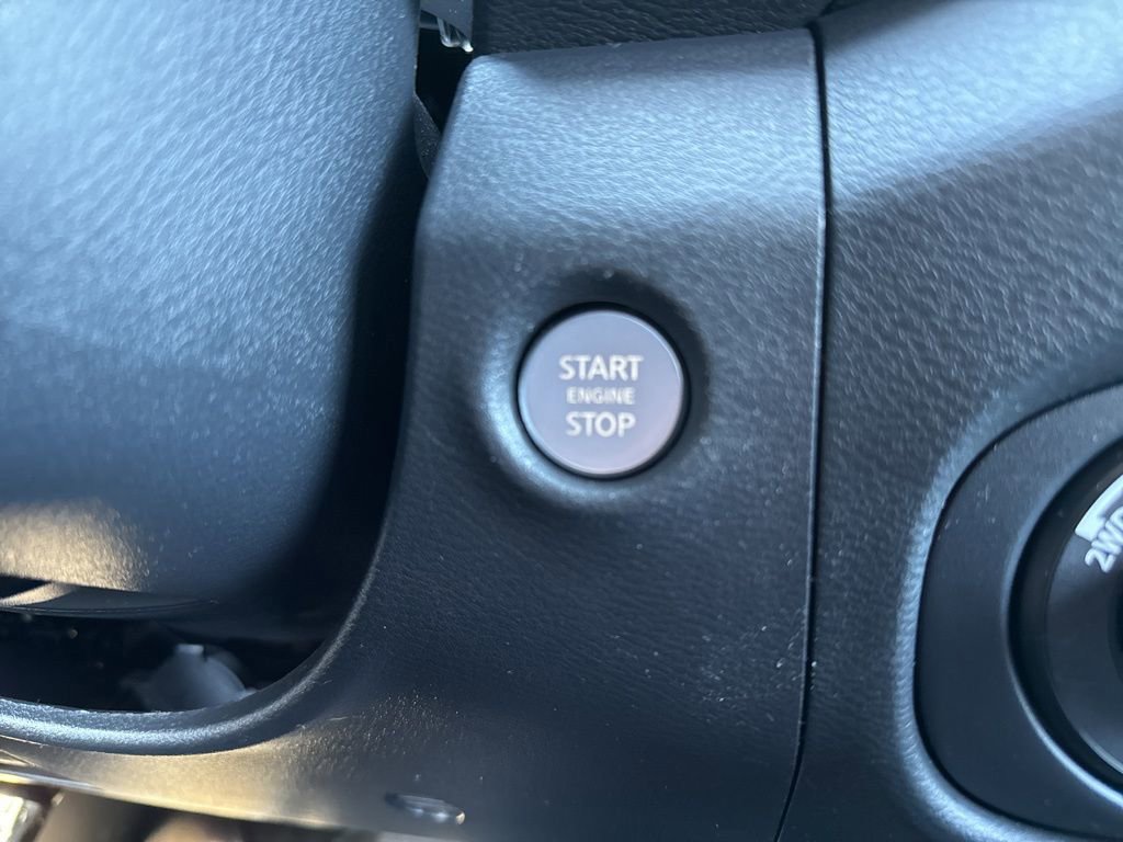 Used 2022 Nissan Frontier SV w/ Technology Package image 32