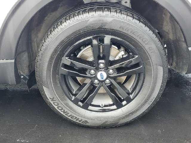 Certified 2023 Ford Explorer XLT w/ Equipment Group 202A AWD/4WD image 8