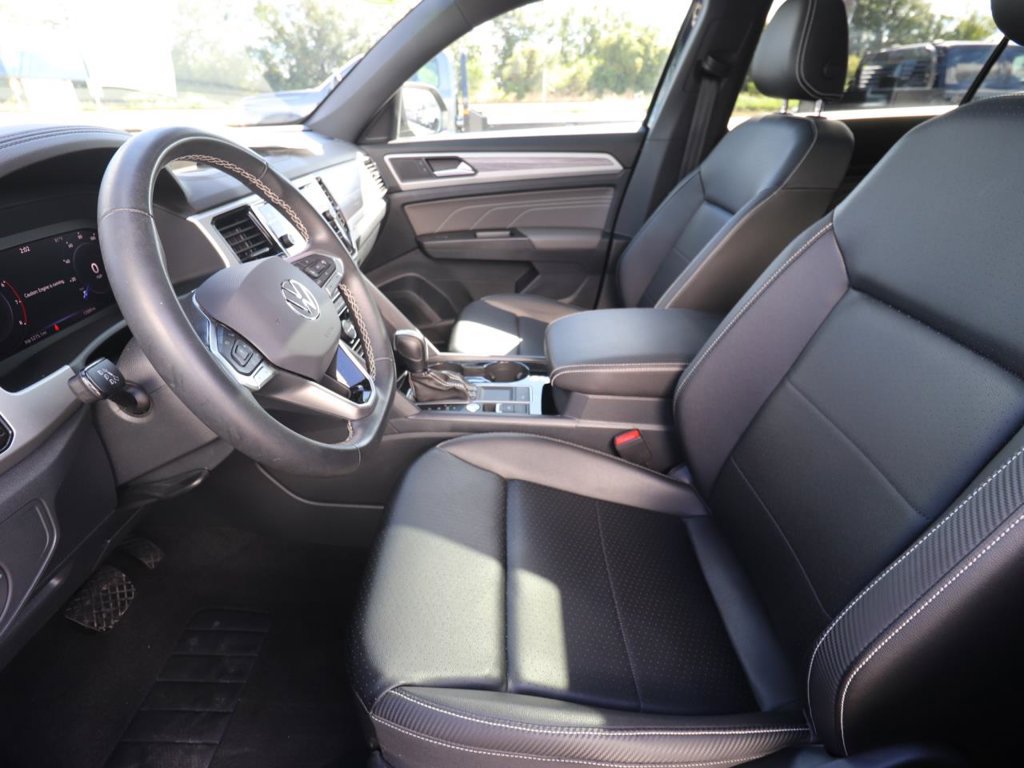Used 2023 Volkswagen Atlas Cross Sport SE w/ Panoramic Sunroof Package FWD image 2