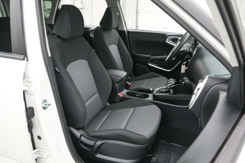 Used 2025 Kia Soul LX w/ LX Technology Package FWD image 20