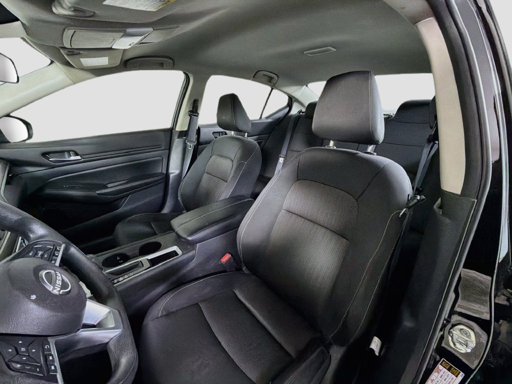 Used 2025 Nissan Altima 2.5 SV FWD image 14